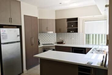 Abalina Cottages, Rotary Drive