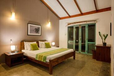 Schronisko Hide Yala