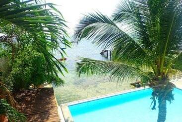 אתר נופש Aozora Seaside Mactan