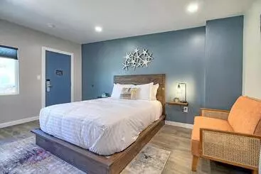 White Caps Motel
