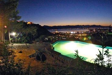 آپارتمانهای توریستها Dafnes Residence