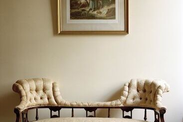 Hotel Braemar On Parliament St