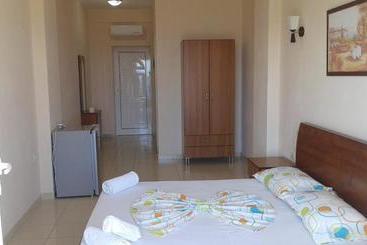 هتل Oasis Drymades