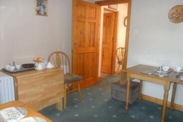 Bed and Breakfast Glen House Room Only Accommodation