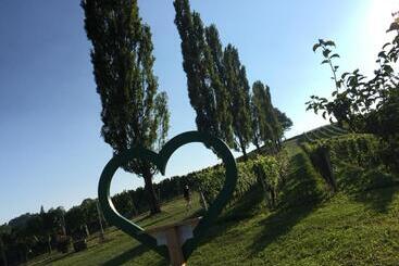 Otel Am Marktplatz Landgasthof Wratschko Gamlitz