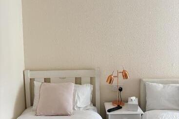 ベッドアンドブレックファースト Mulgrave Lodge