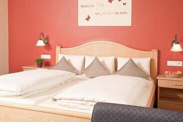 בית מלון כפרי Frühstückspension Oberweissburg