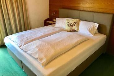 هتل Schwarzer Adler