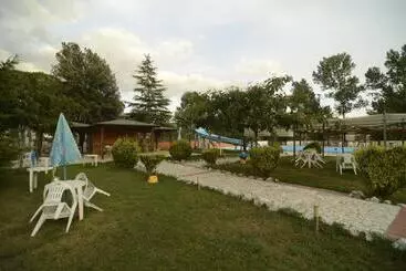 簡易ホテル La Vignola Country