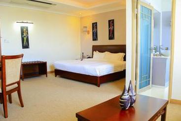 Le Panoramique Hotel by Celexon