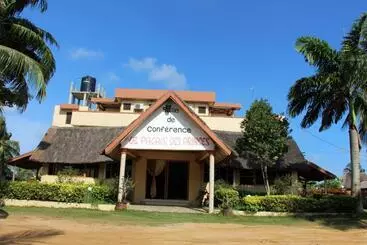 هتل Assouka Eco Village Du Lac Nokoué