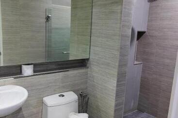 Отель Oyo 90848 Link Suite