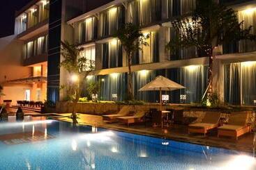 Emersia Hotel And Resort