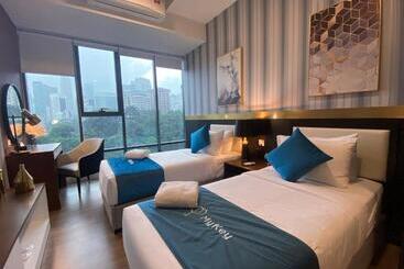 هتل آپارتمان Ceylonz Starlight Suites Bukit Bintang