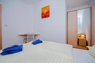 بنسيون Apartments And Room Marko