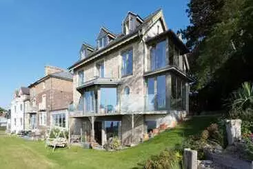 Residenssi Captivating 7 Bed House In Bristol