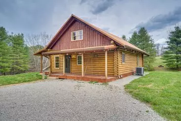 Dom wiejski Rustic Wellston Cabin W/ Pond & Atv Trail Access!