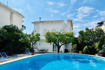 Pansiyon Villa Harmony Sorrento
