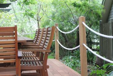 Bed and Breakfast Oak Tree Lodge