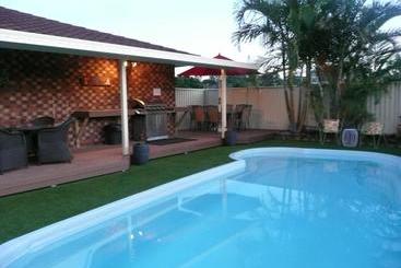 Rosebourne Gardens Motel