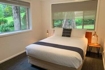 Warburton Motel Where Mid Century Style Meets The Mountains