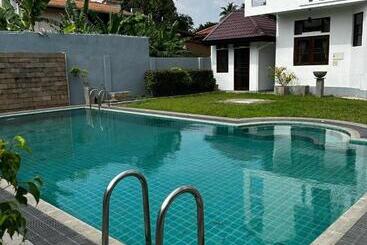 تختخواب و صبحانه Villa Heshni Colombo