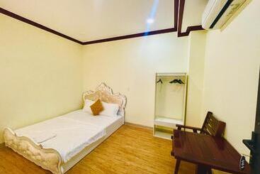 בית מלון כפרי Khách Sạn   Villa Hồ Gia Phan Rang