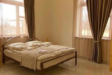 پانسیون Yan Guest House