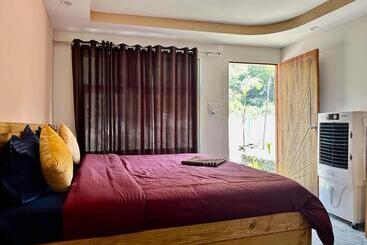 Shivanjalriverresort