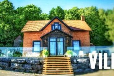 Hotel Calumet Falls Villa