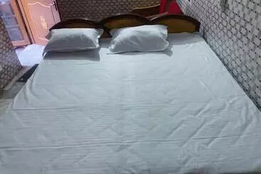 Pension Sri Niwas Kot
