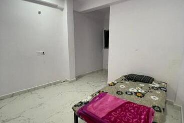 مبيت وإفطار Shivlok