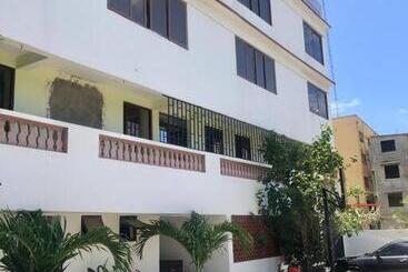 هتل آپارتمان Kwetunyumbani Away From Home