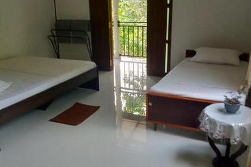 بنسيون Evi S Place