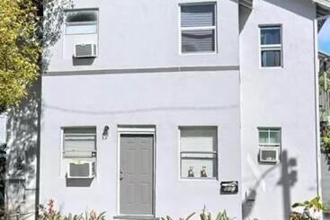 הוסטל 103 Miami Shared Rooms For Men Central Comfortable, Affordable