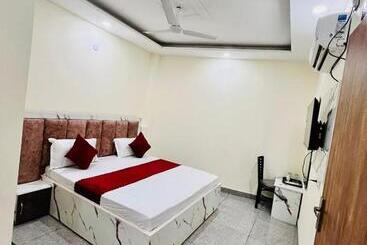 هتل The Grand Regency Luxury Rooms Stay Family, Couples, Corporate Special