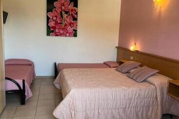 住宿加早餐  I Lecci Guesthouse