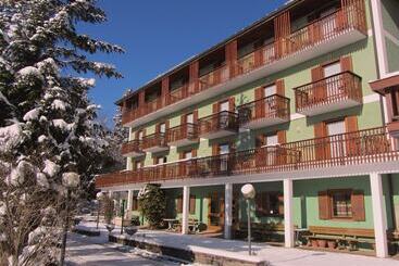 Отель Albergo Monteverde