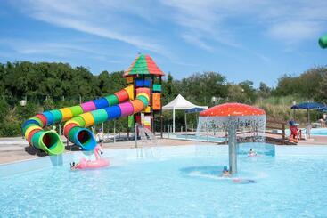 אתר נופש Camping Atlanta & Mediterraneo Family Village