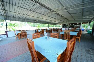 민박 Sipayi Resort Coorg