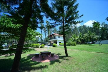 Bed and Breakfast Sipayi Resort Coorg