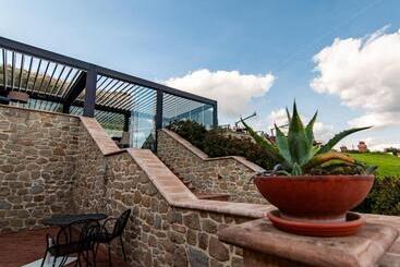 Borgo Sant Apollinare   Resort