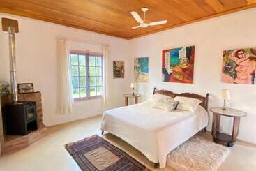 Pensão Chalé Em Sapucaí Mirim Com Café Da Manhã La Petite Provence