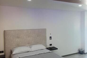 פנסיון Hostal Zafiro