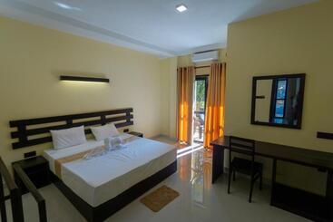 ベッドアンドブレックファースト Three Lines