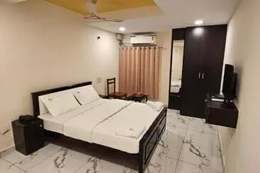 Hotelli Saadhana Comforts Lodge