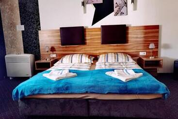 Majatalo Exakt Holding