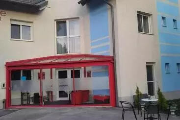 ペンション Exakt Holding