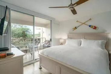 هتل آپارتمان Newly Renovated Condo! 3 Min Walk To Toes In The Sand!