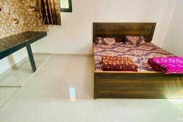 Pensió Nirupam Sadan Homestay